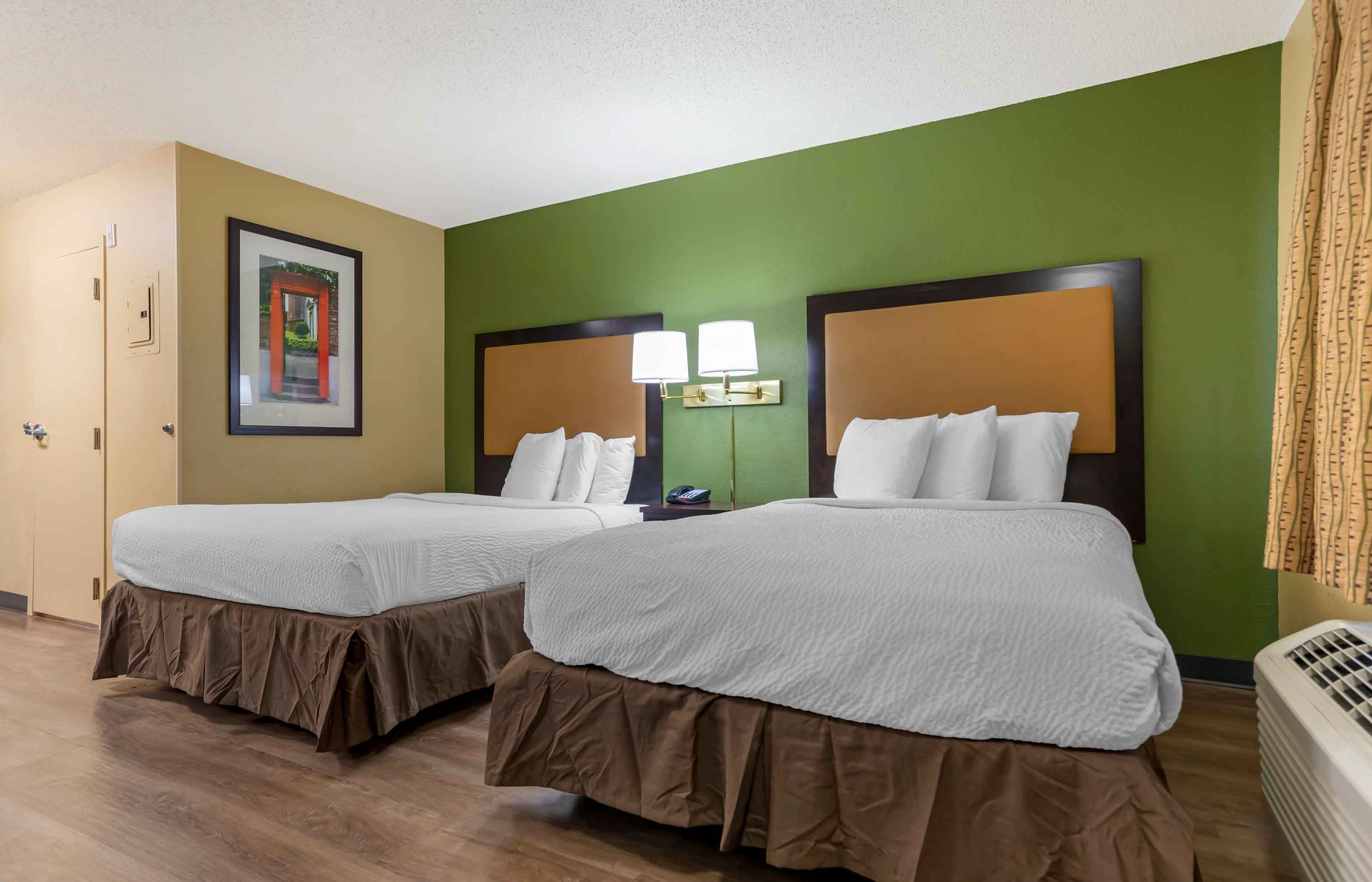 Studio Suite - 2 Full Beds