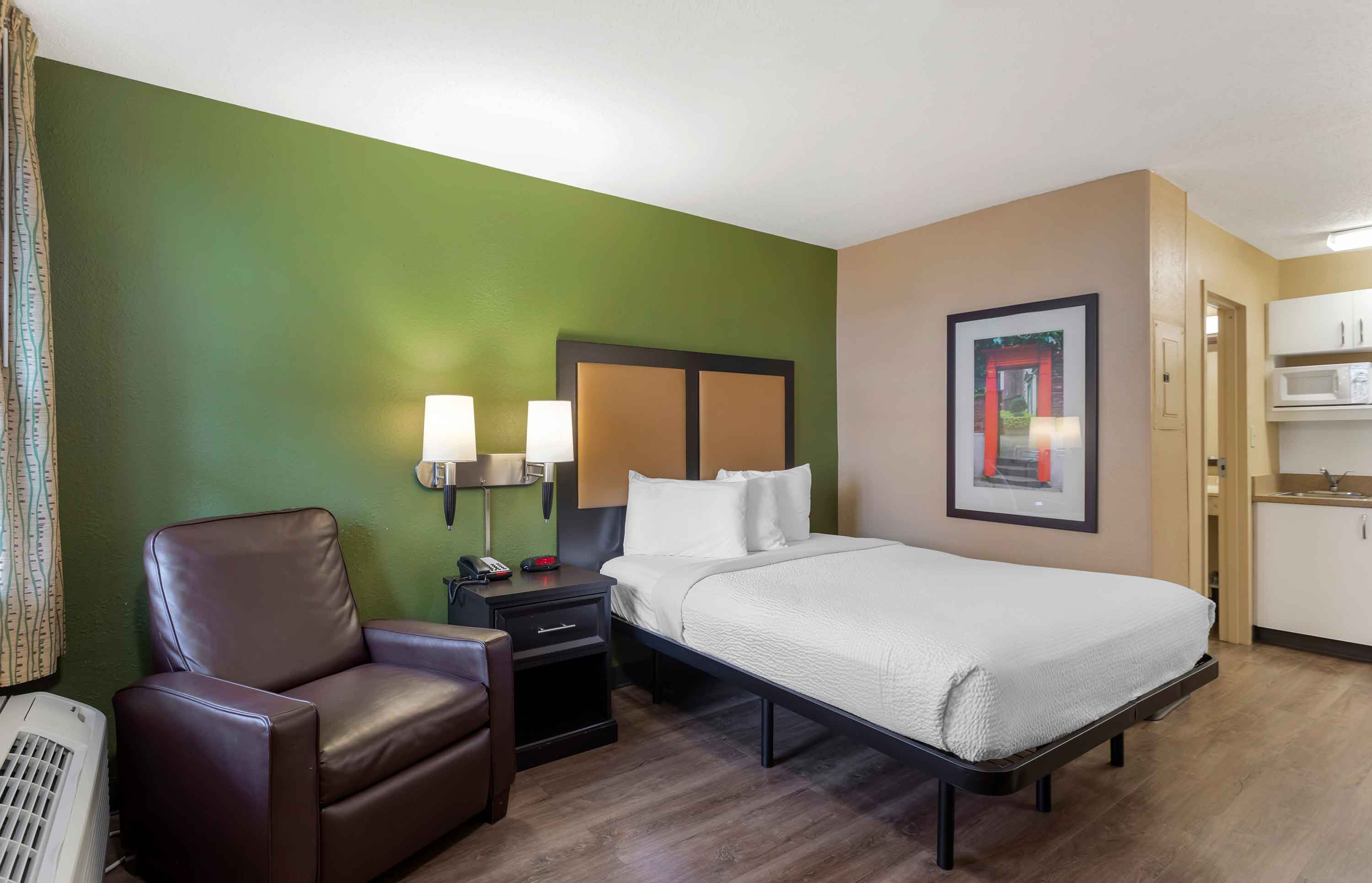 Studio Suite - 1 Queen Bed