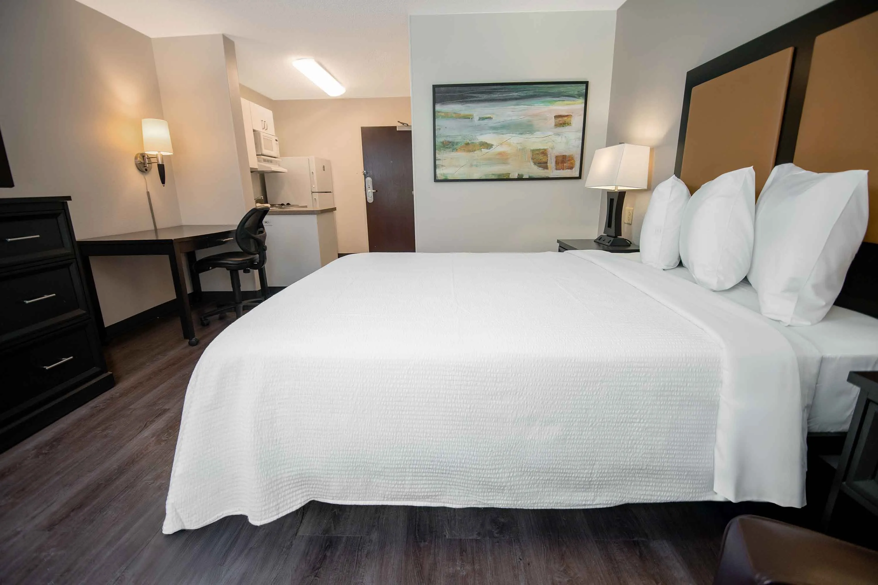 Deluxe Studio - 1 Full Bed