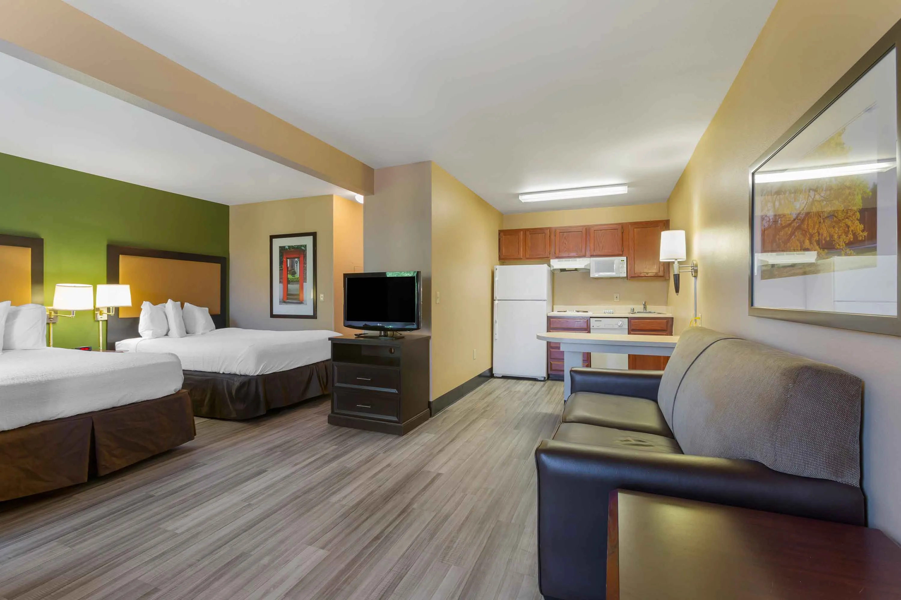 Deluxe Studio - 2 Full Beds