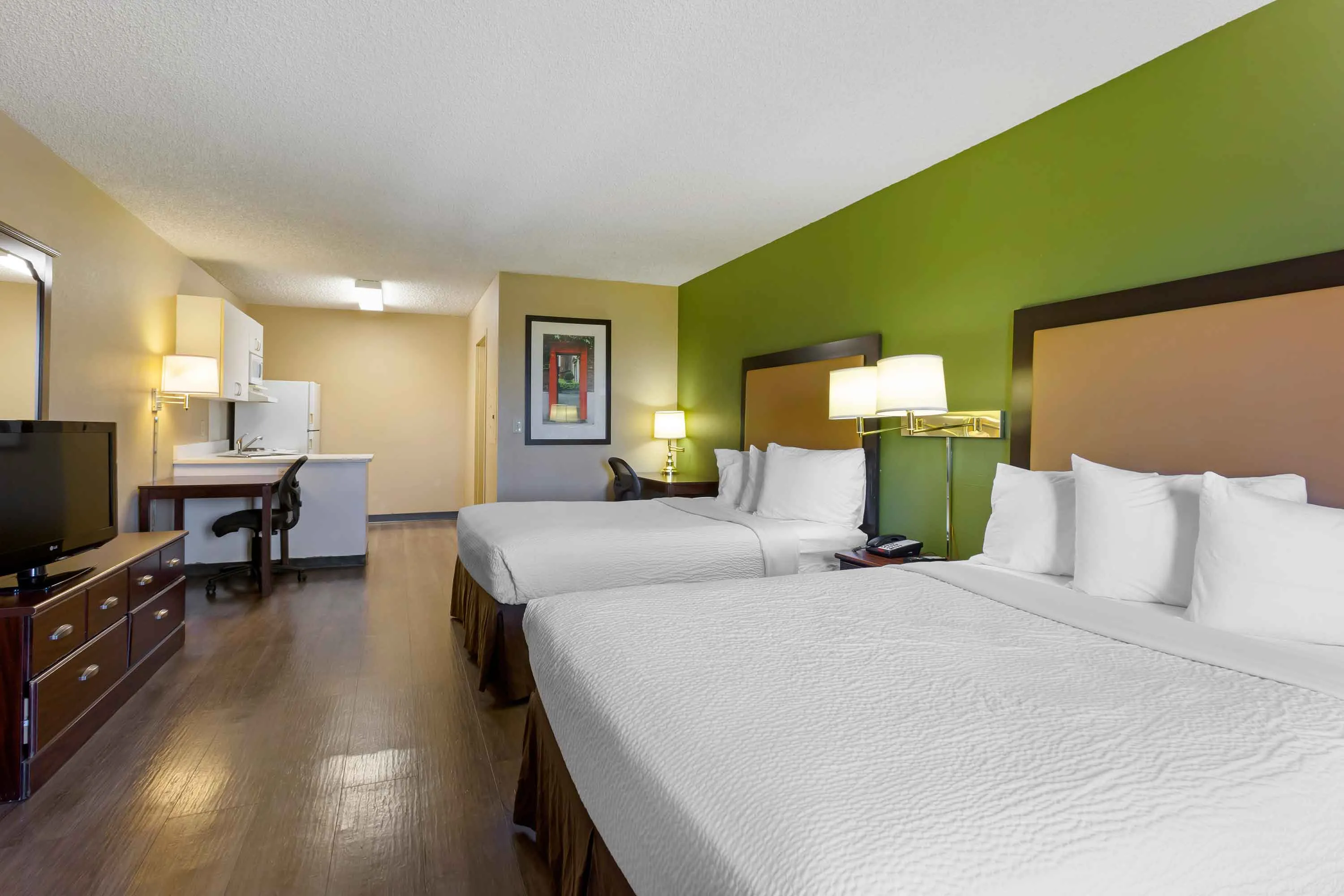 Studio Suite - 2 Full Beds