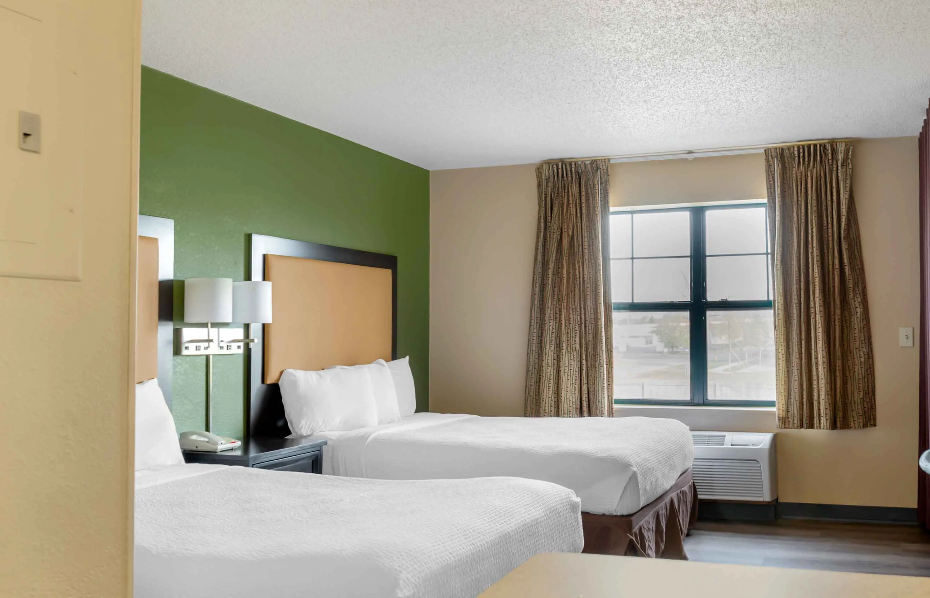 Studio Suite - 2 Full Beds
