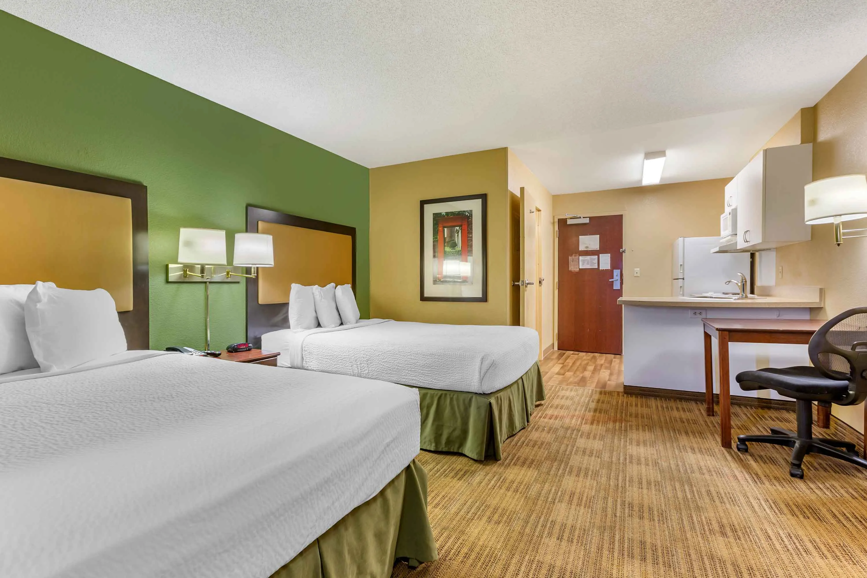 Studio Suite - 2 Full Beds