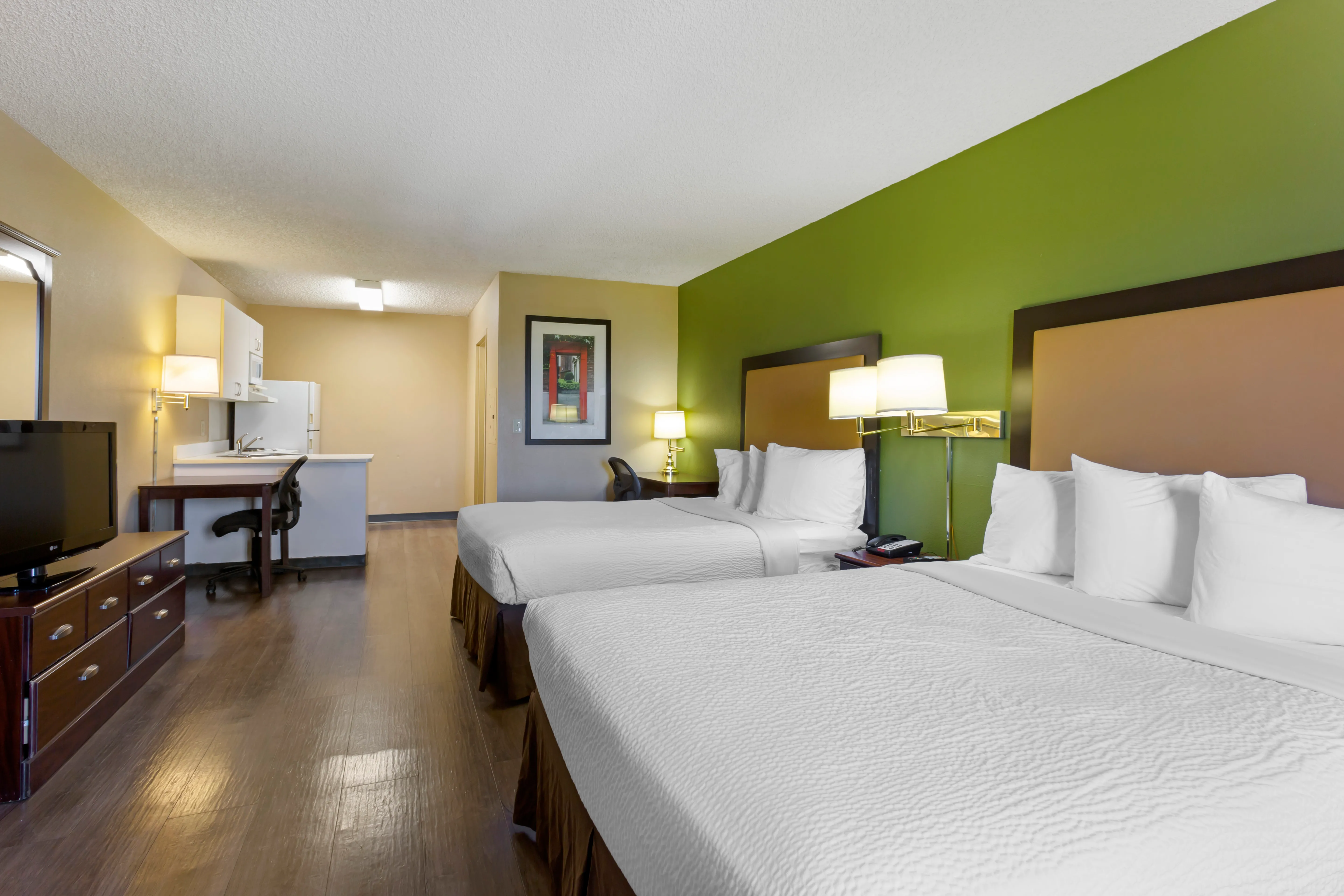 Studio Suite - 2 Full Beds