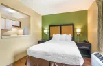 Deluxe Studio - 1 Queen Bed