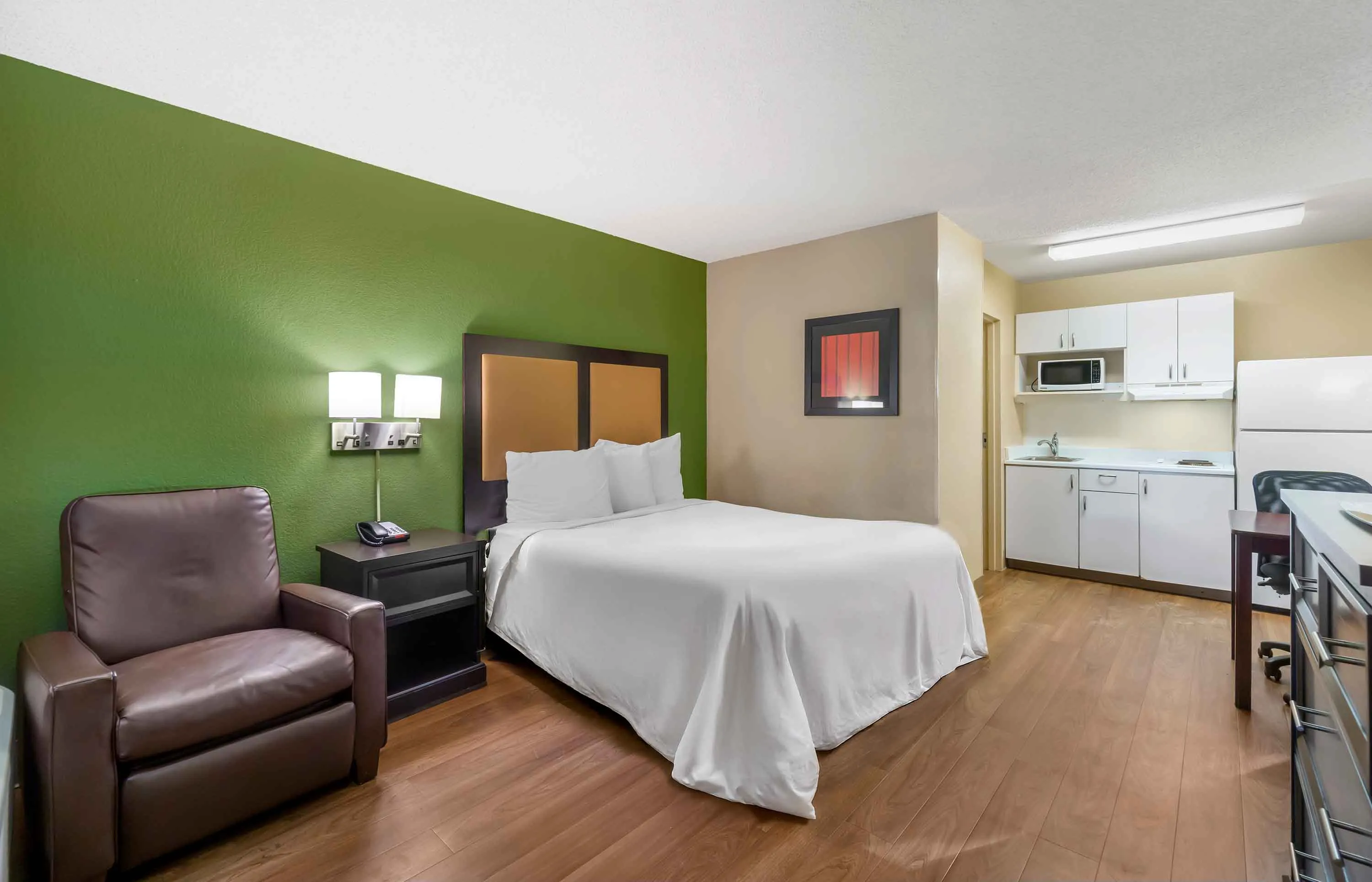 Studio Suite - 1 Queen Bed