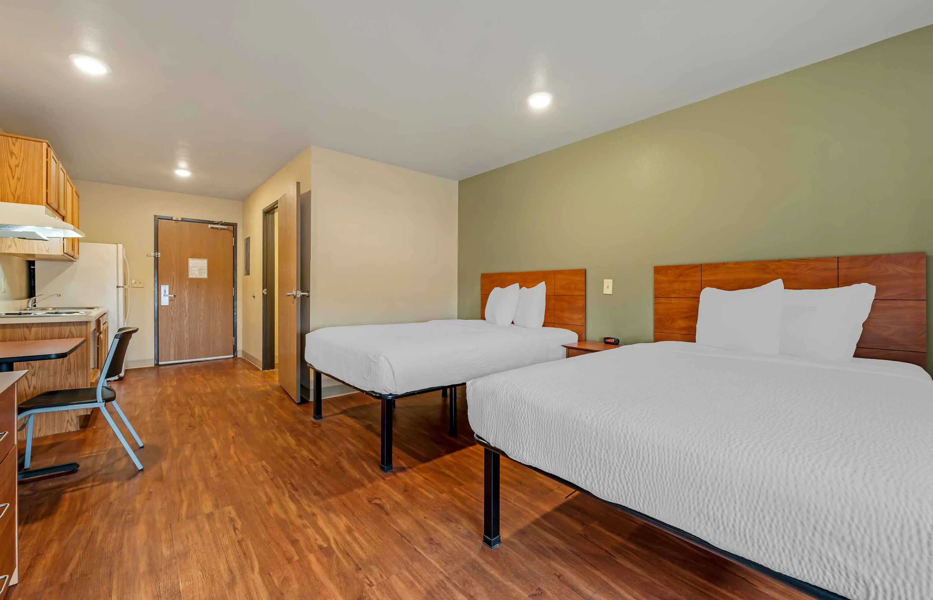 Studio Suite - 2 Full Beds