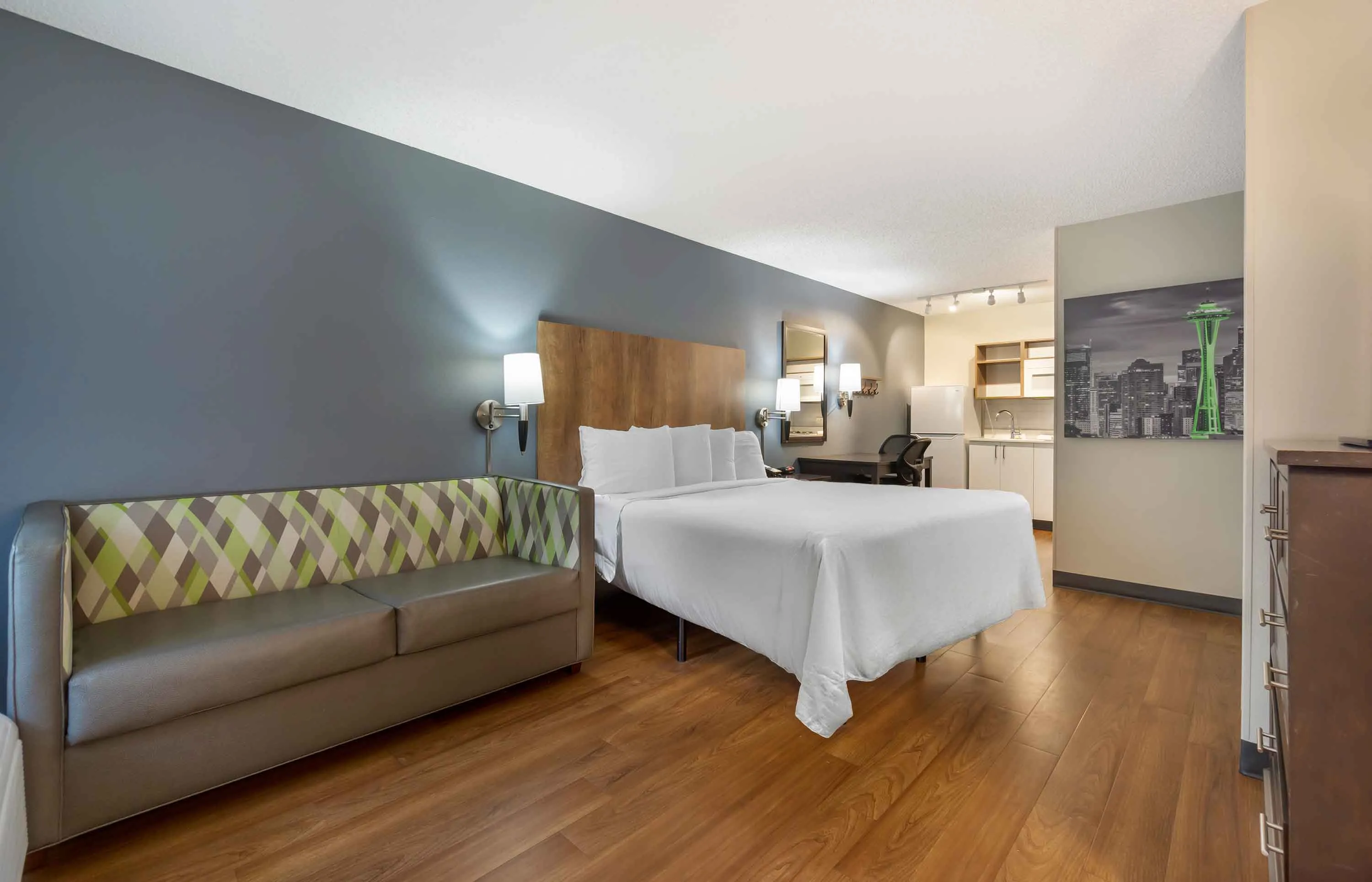 Deluxe Studio - 1 King Bed