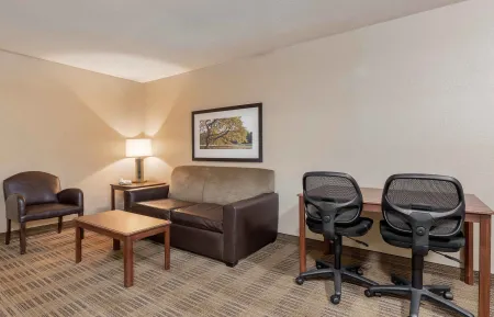 1 Bedroom Suite - 2 Full Beds