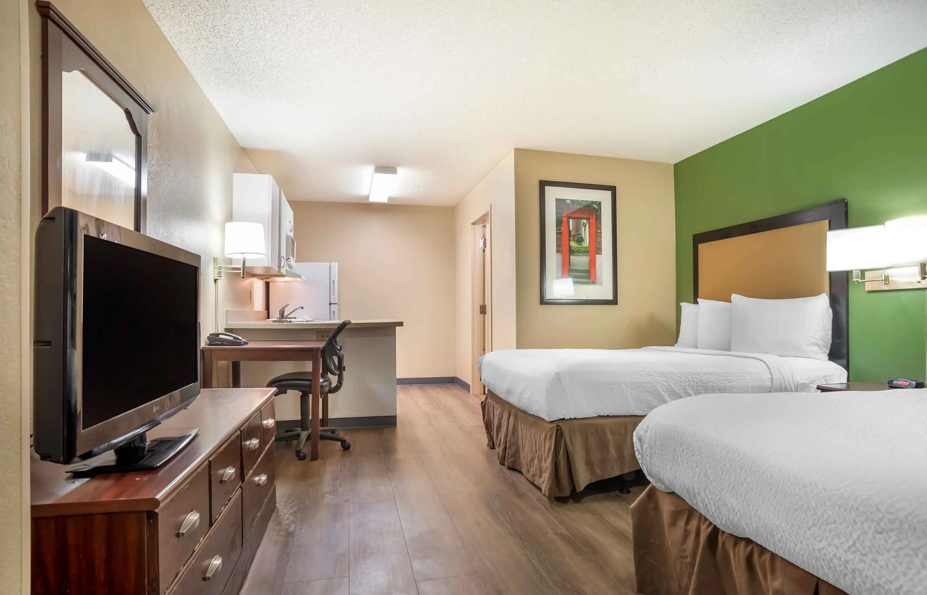 Studio Suite - 2 Full Beds