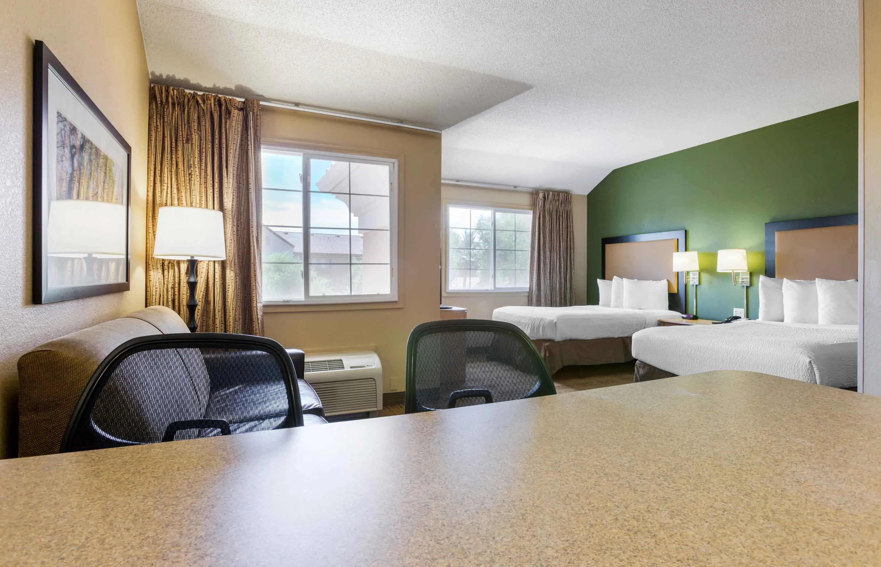 Deluxe Studio - 2 Full Beds