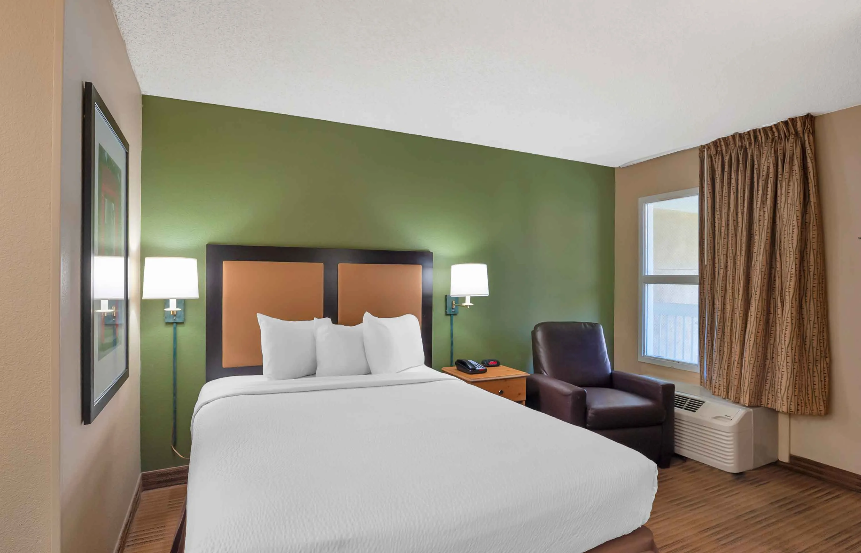 Studio Suite - 1 Queen Bed
