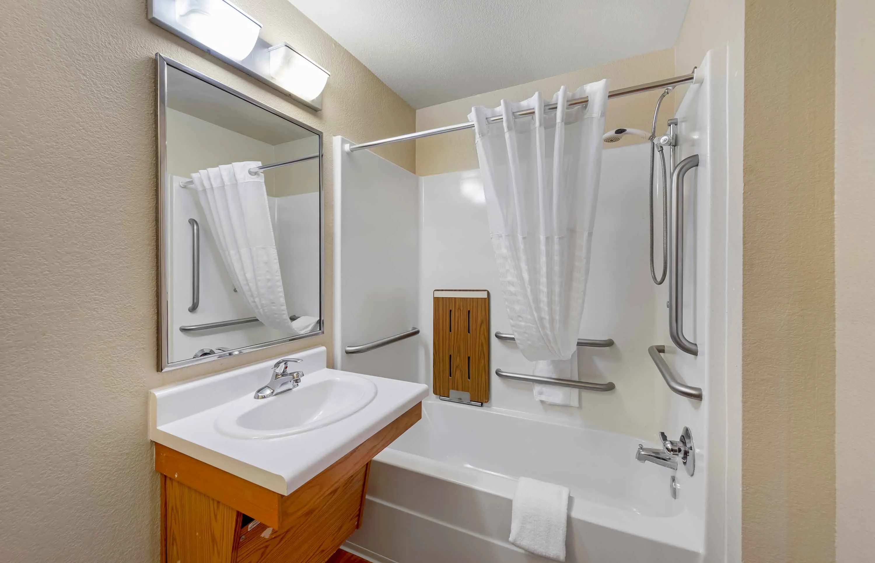 Studio Suite - 2 Full Beds