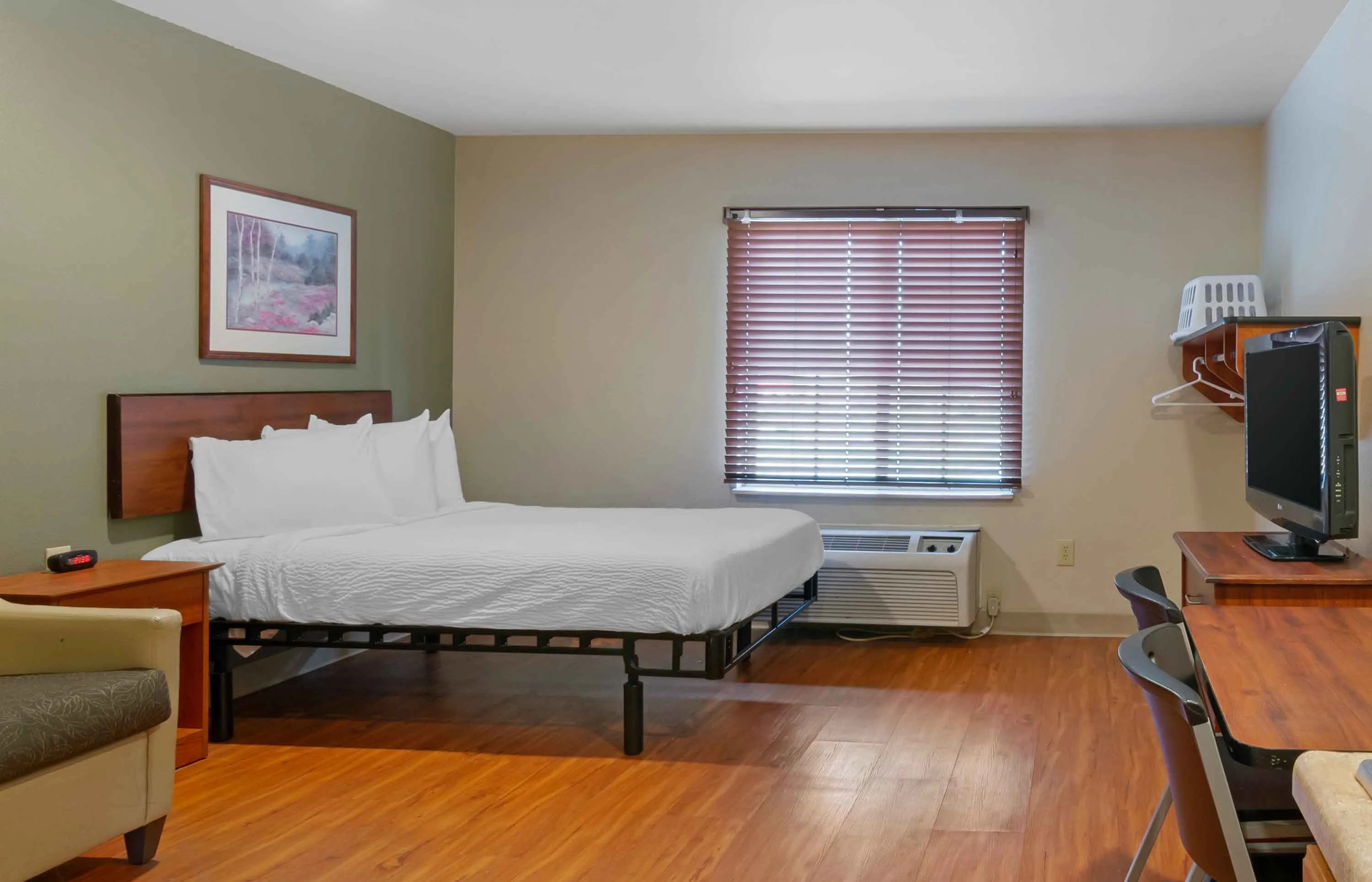 Deluxe Studio - 1 Full Bed