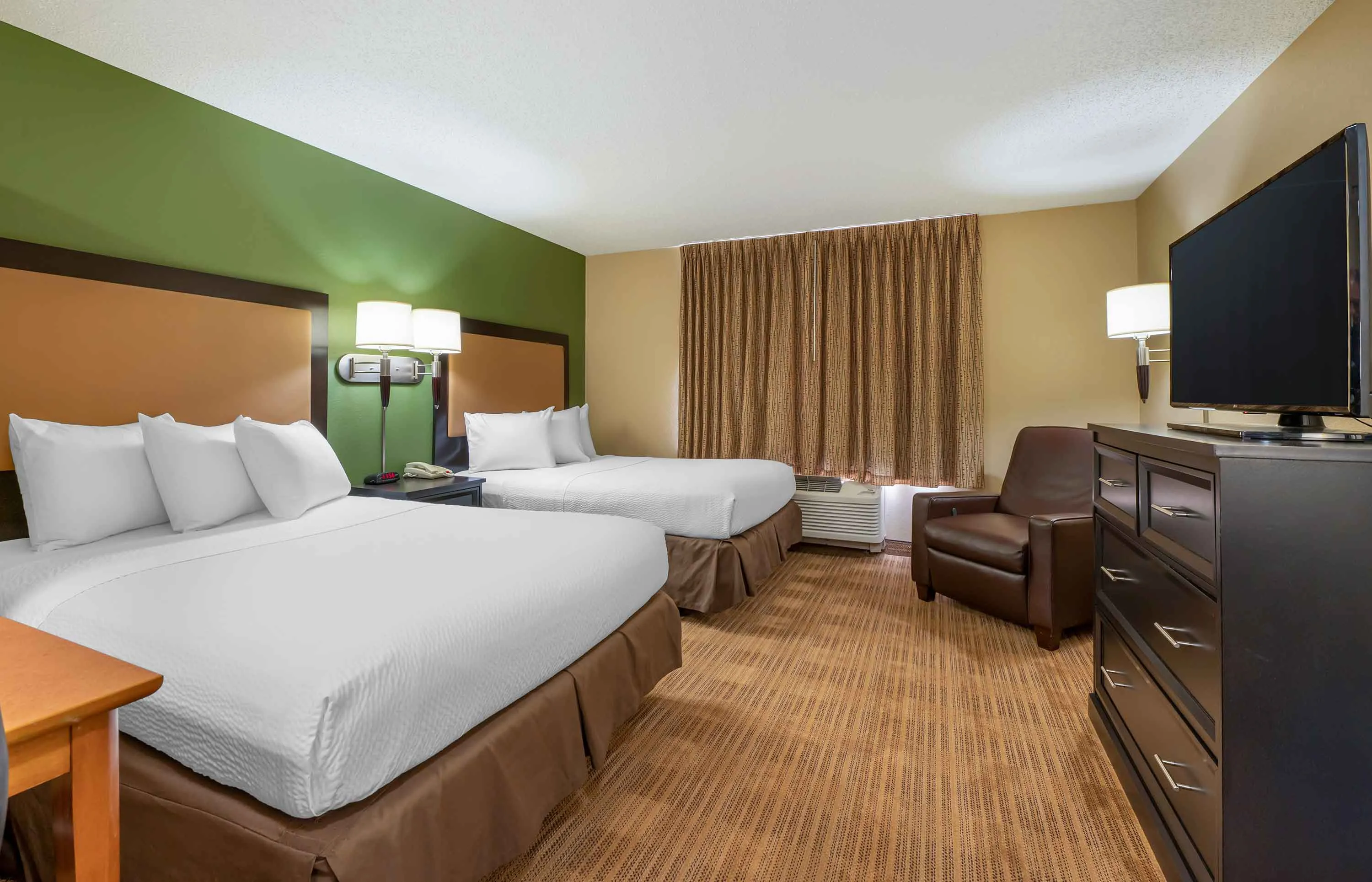 Studio Suite - 2 Full Beds