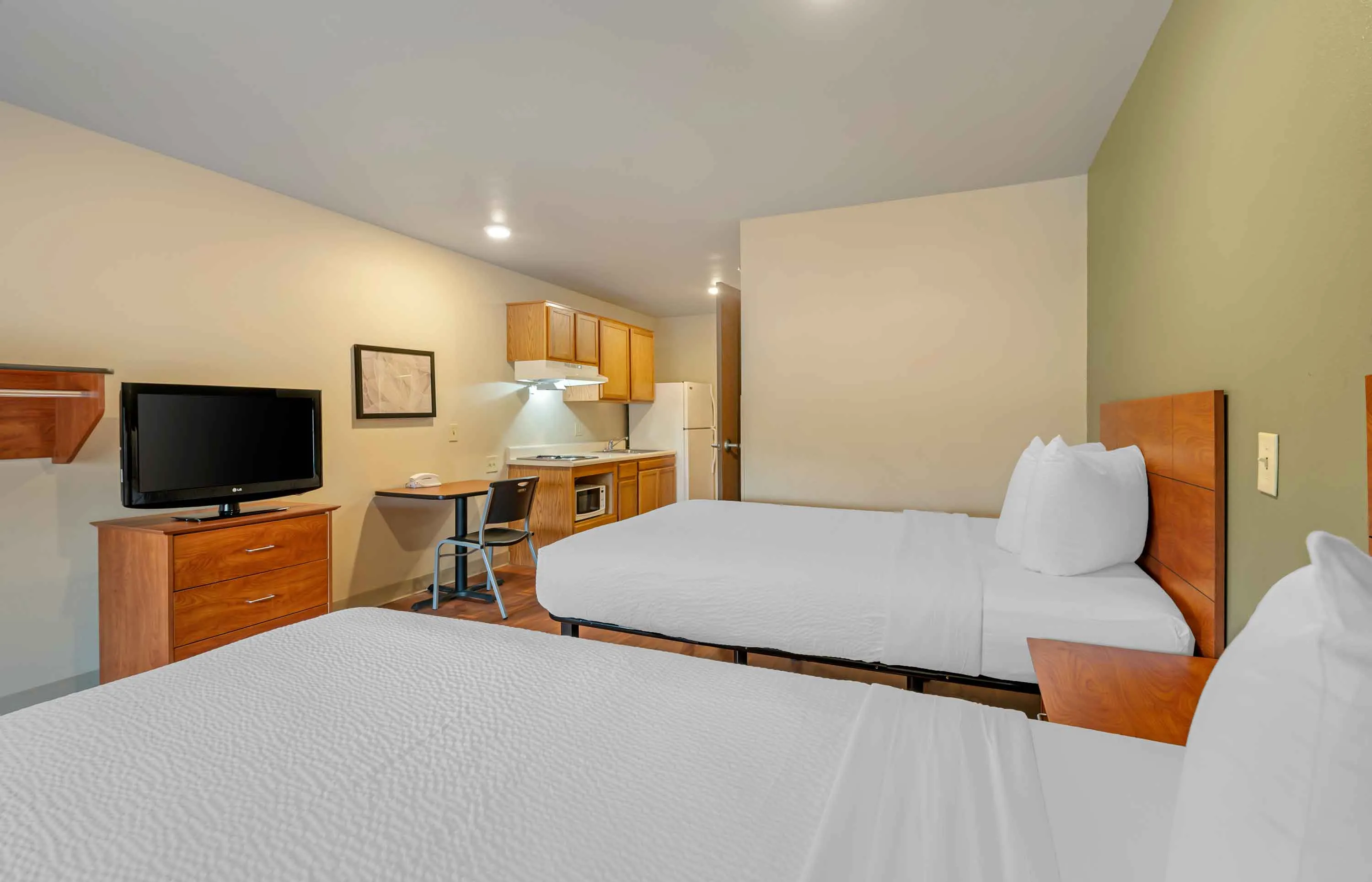 Studio Suite - 2 Full Beds