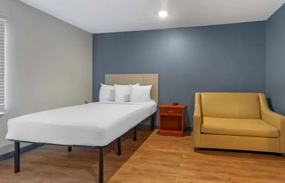 Deluxe Studio - 1 Full Bed