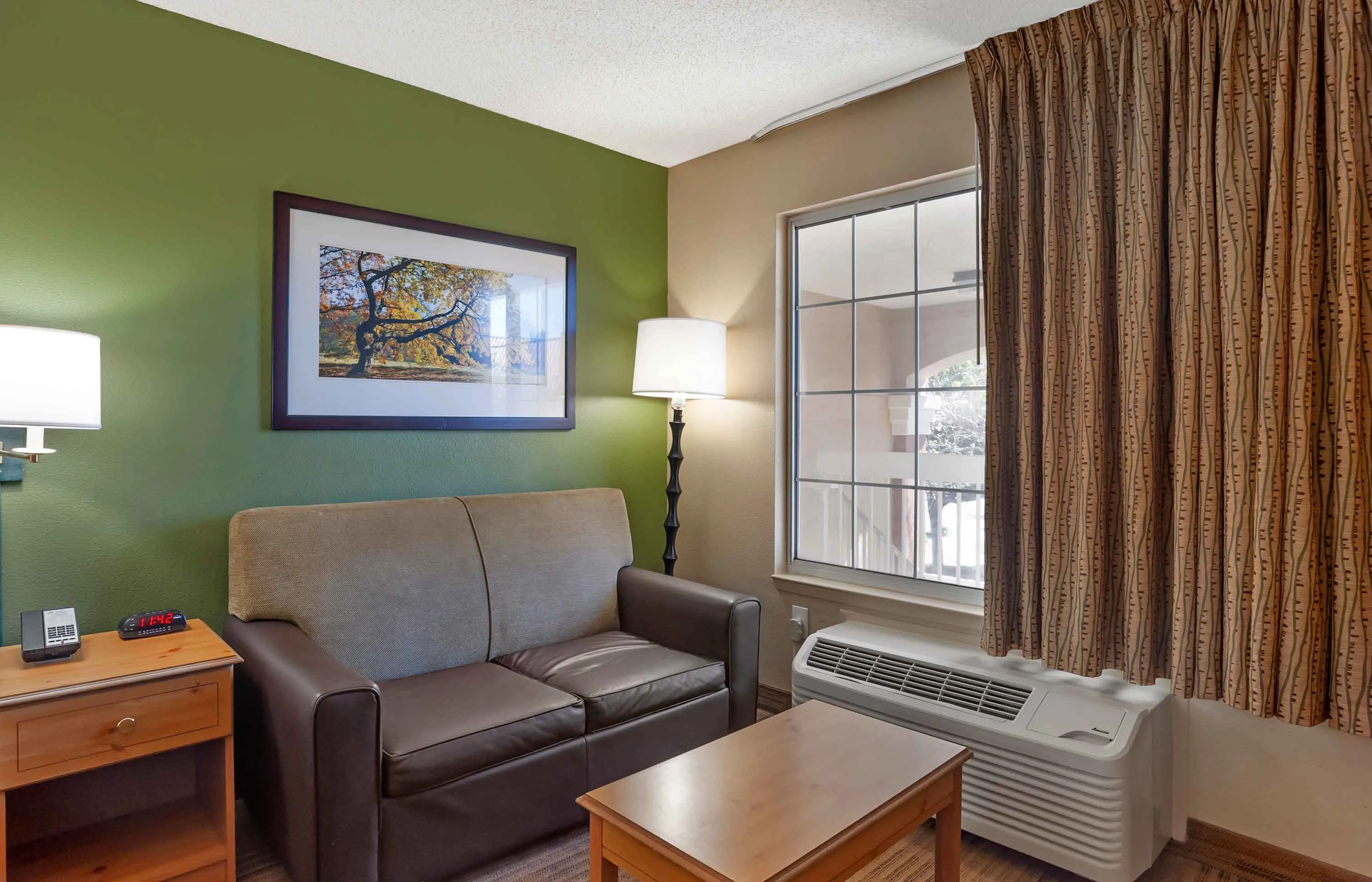 Studio Suite - 1 Queen Bed