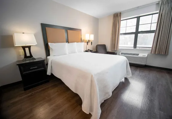 1 Bedroom Suite - 1 King Bed