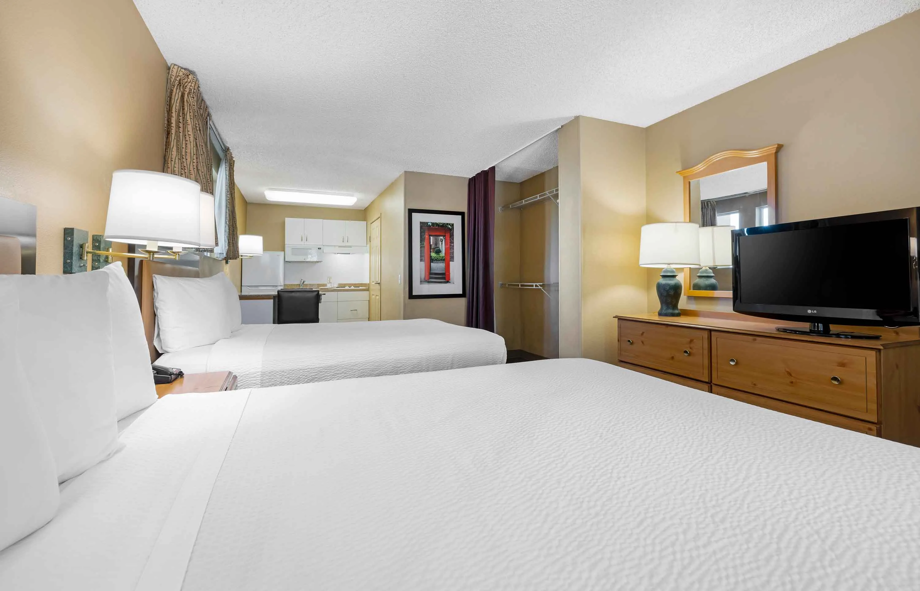 Studio Suite - 2 Full Beds