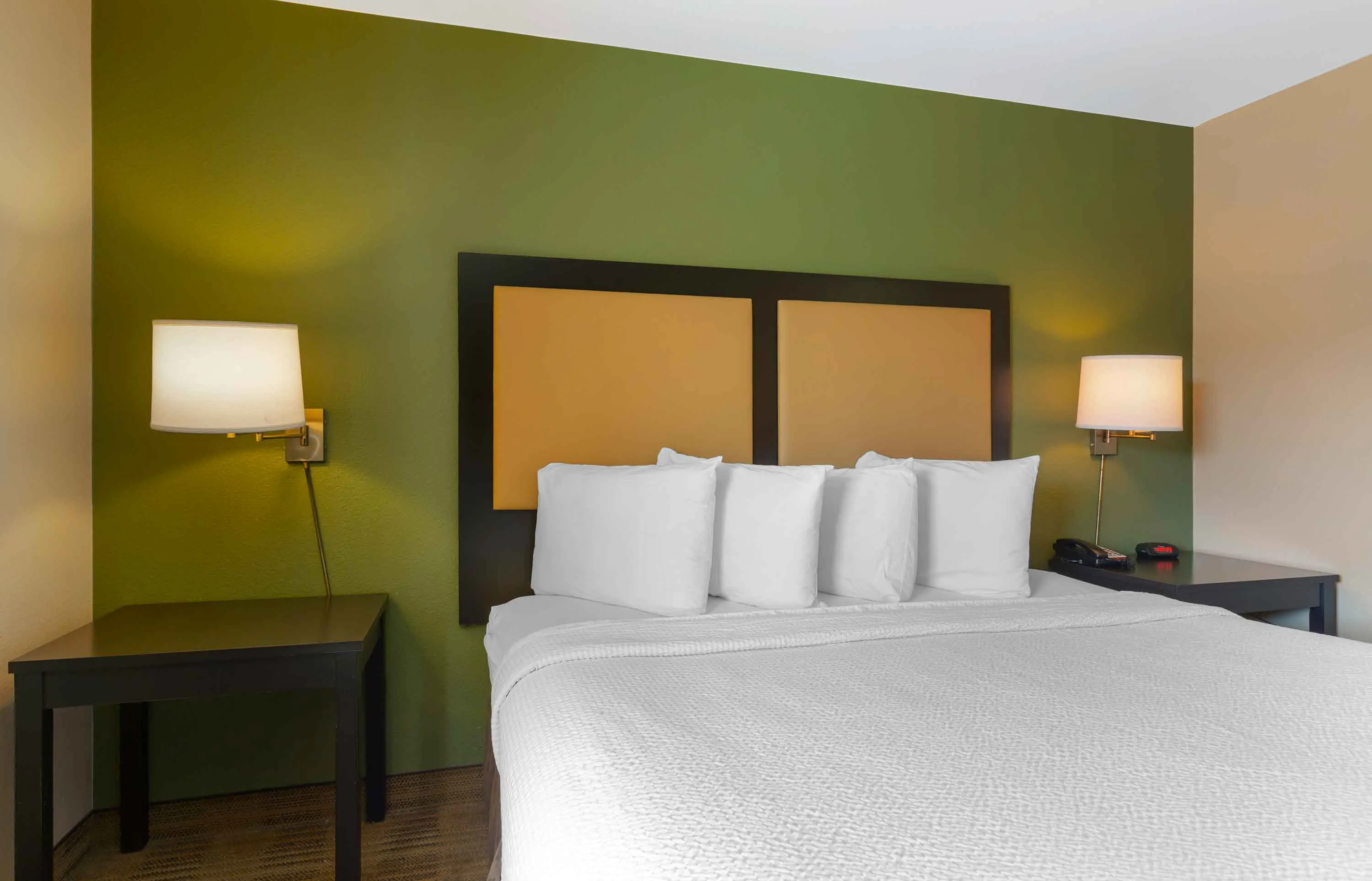 Deluxe Studio - 1 King Bed