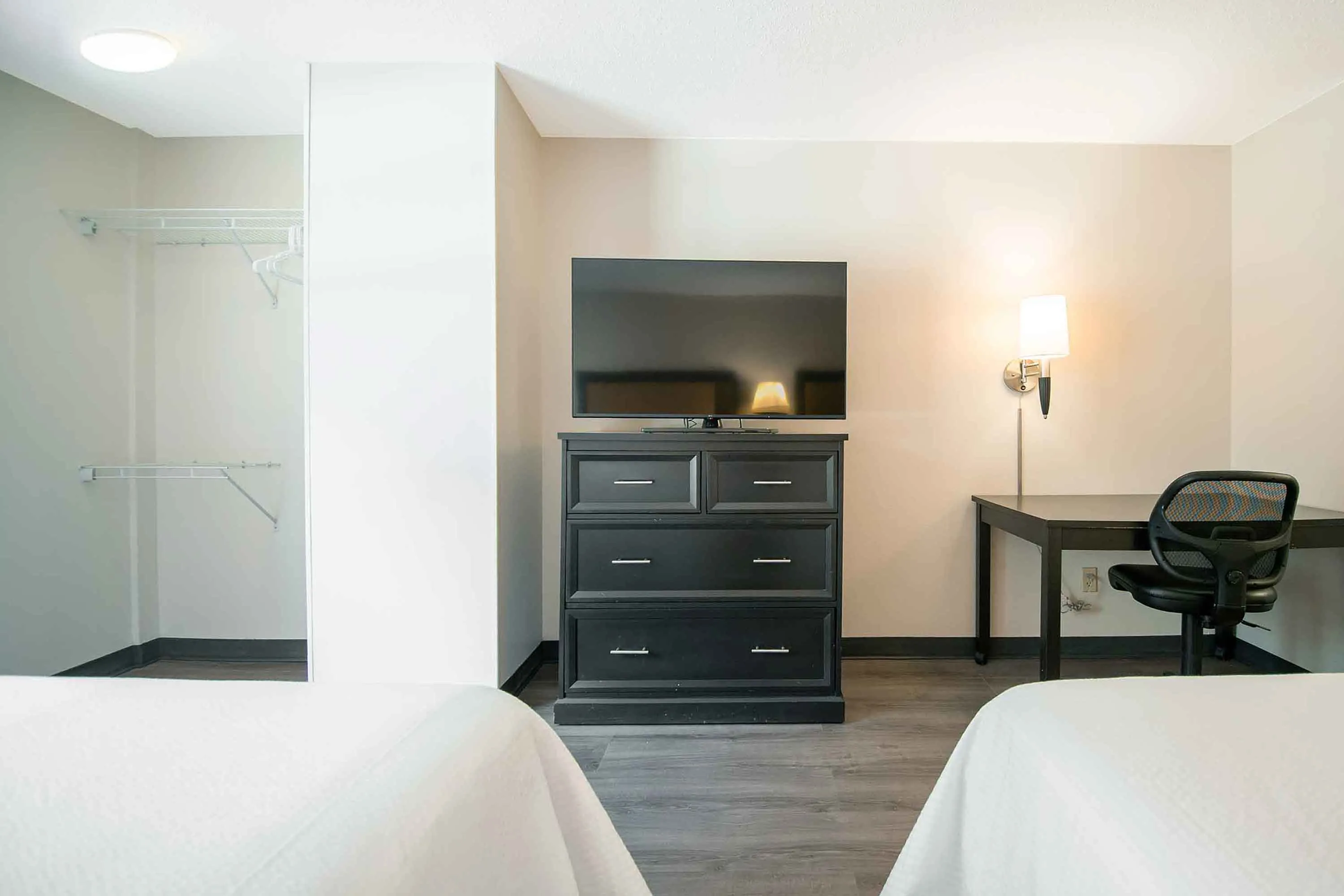 1 Bedroom Suite - 2 Full Beds