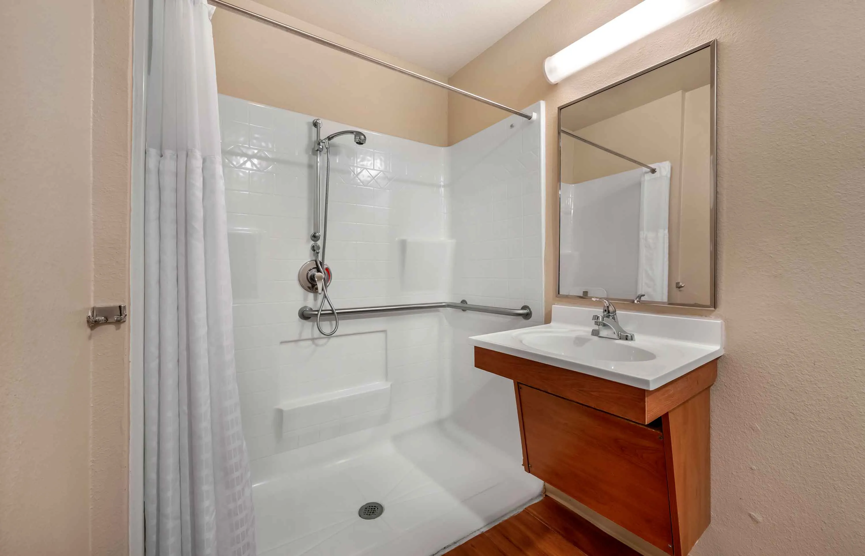 Studio Suite - 1 Full Bed
