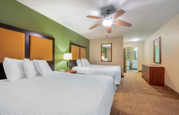 1 Bedroom Suite - 2 Full Beds