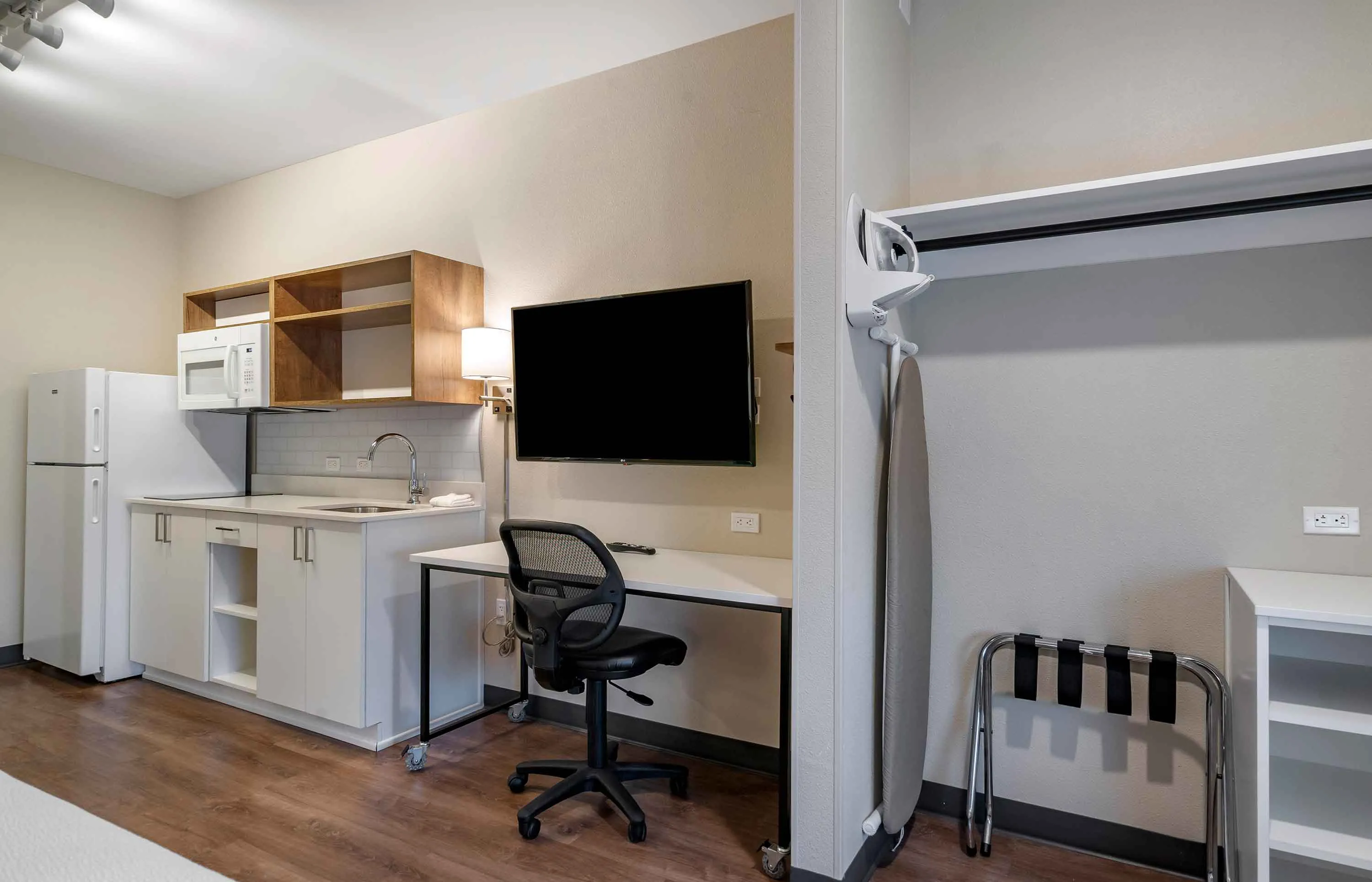 Studio Suite - 1 Queen Bed