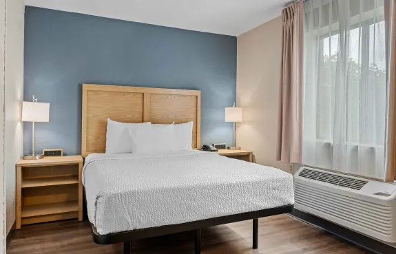 Deluxe Studio - 1 Queen Bed