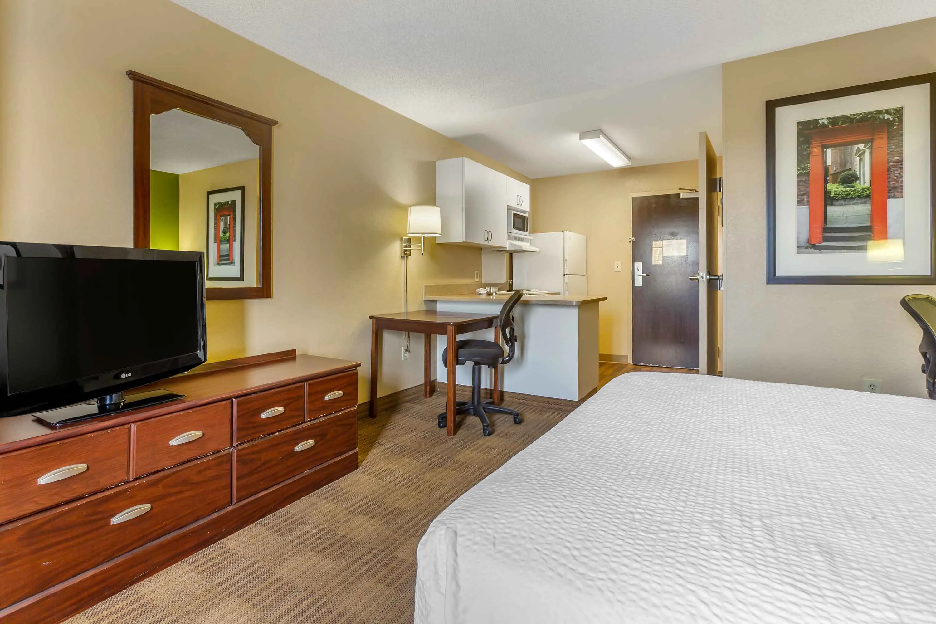 1 Bedroom Suite - 1 King Bed