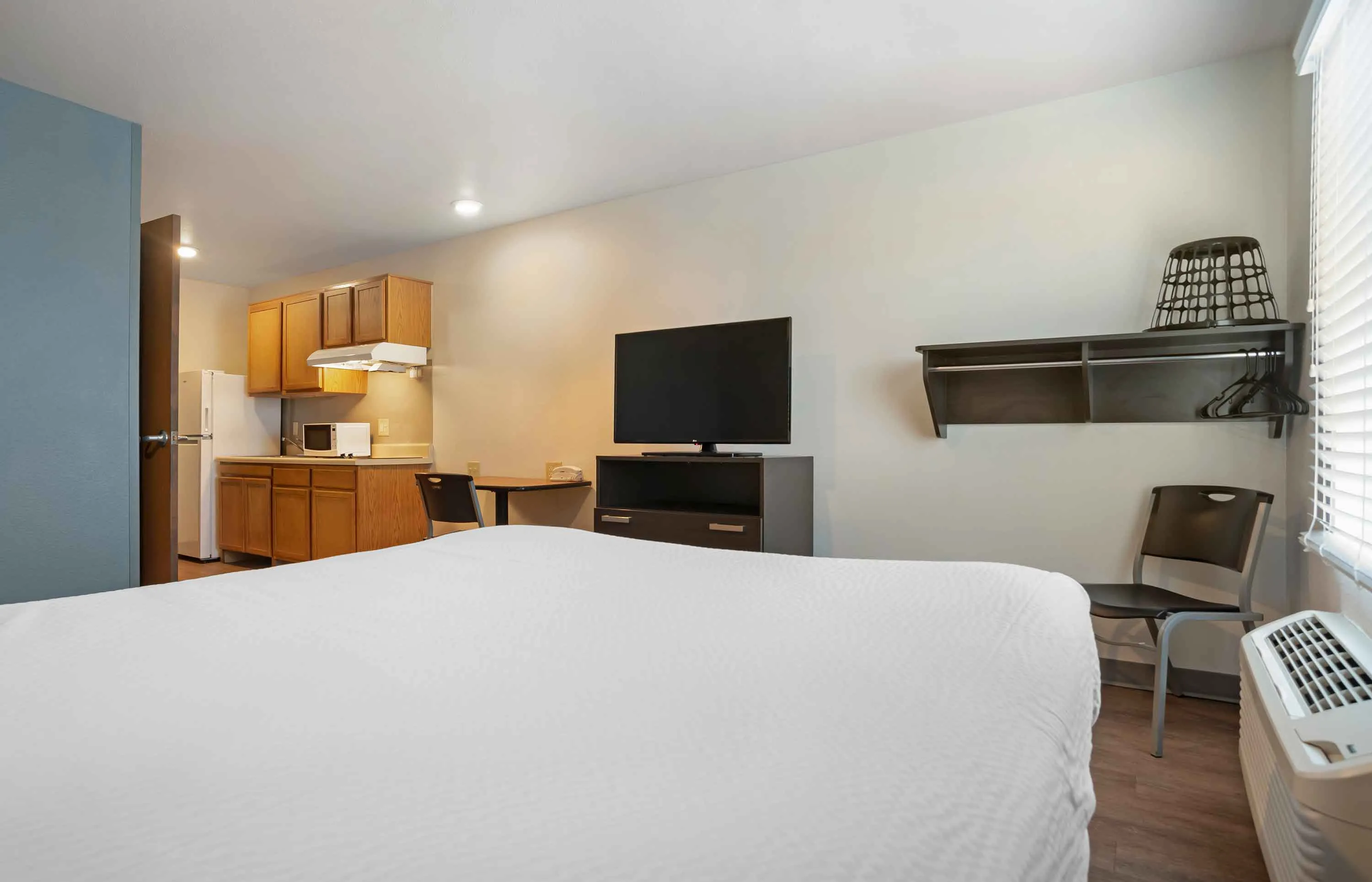 Deluxe Studio - 1 Full Bed