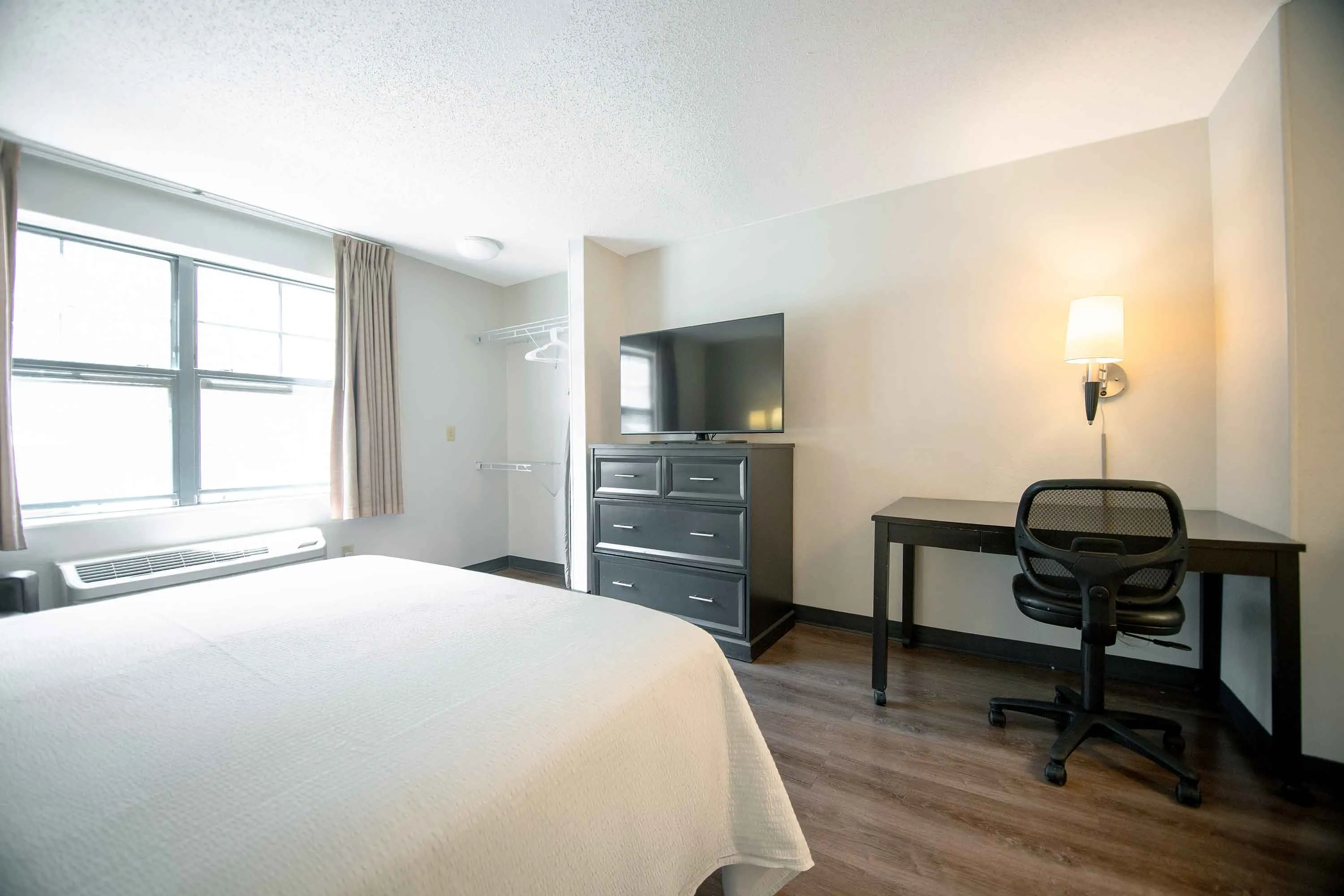 Deluxe Studio - 1 Full Bed