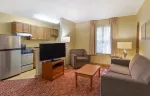 2 Bedroom Suite - 2 Queen Beds