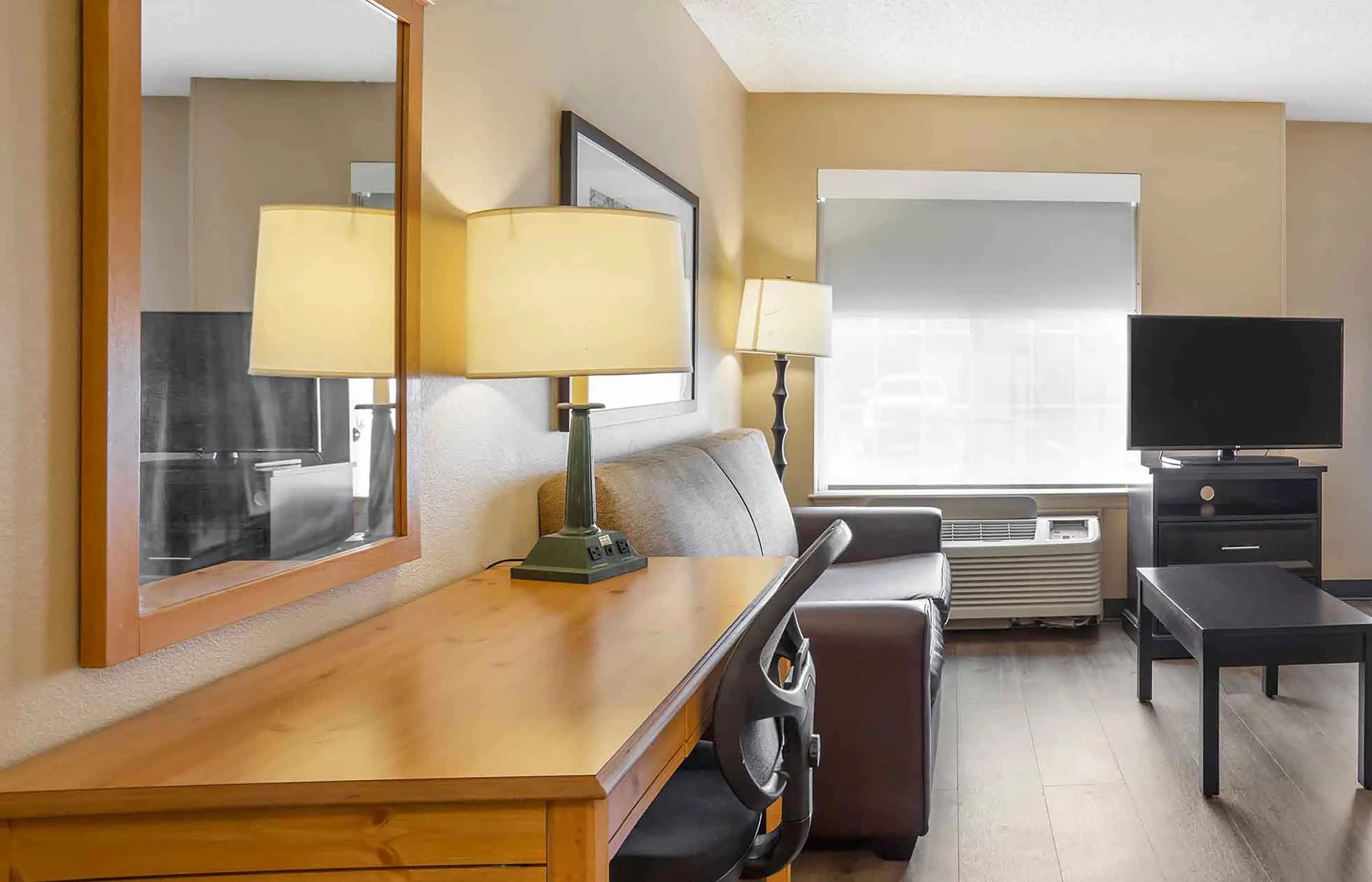 Deluxe Studio - 1 King Bed
