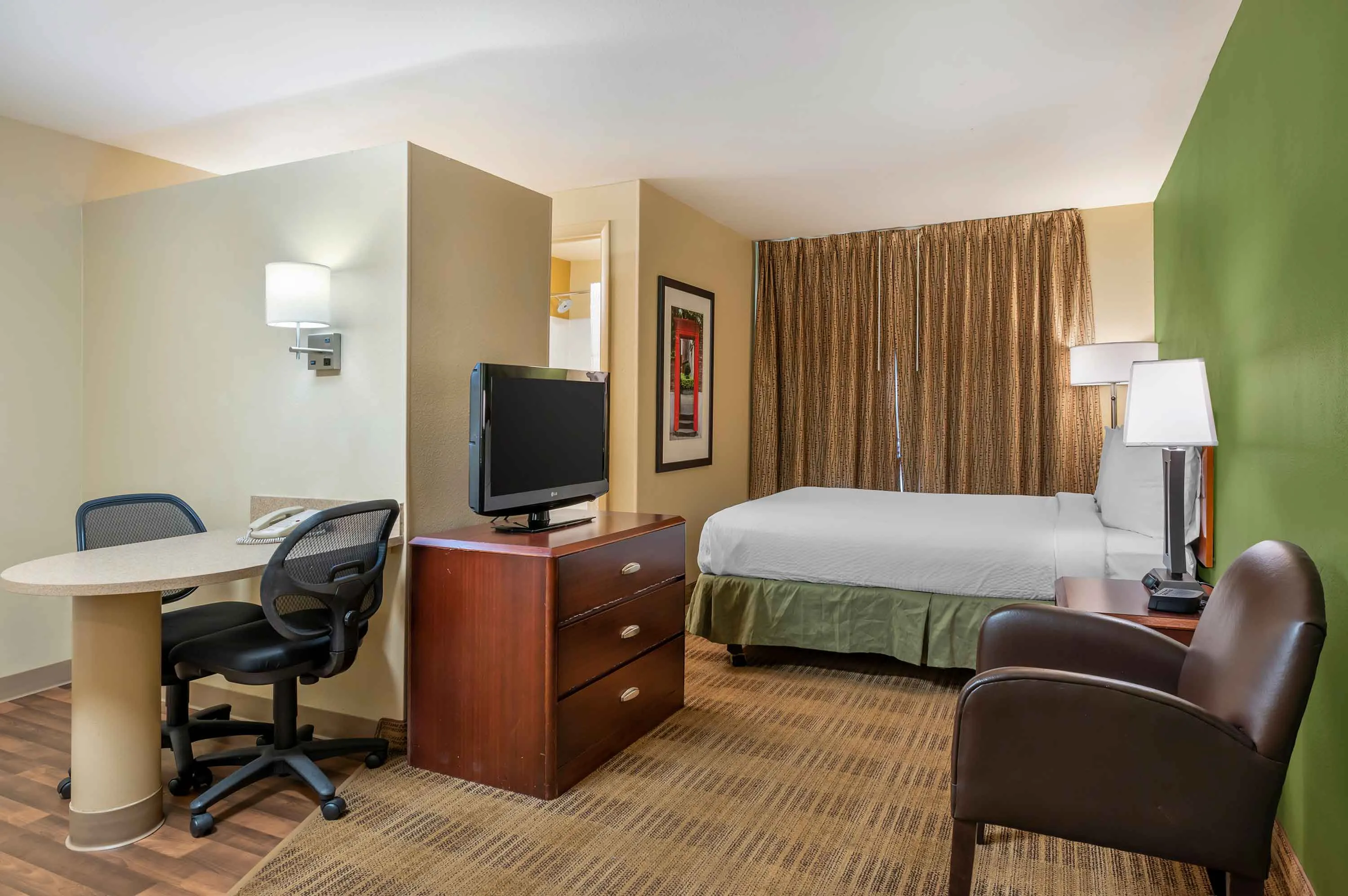 Studio Suite - 1 Queen Bed