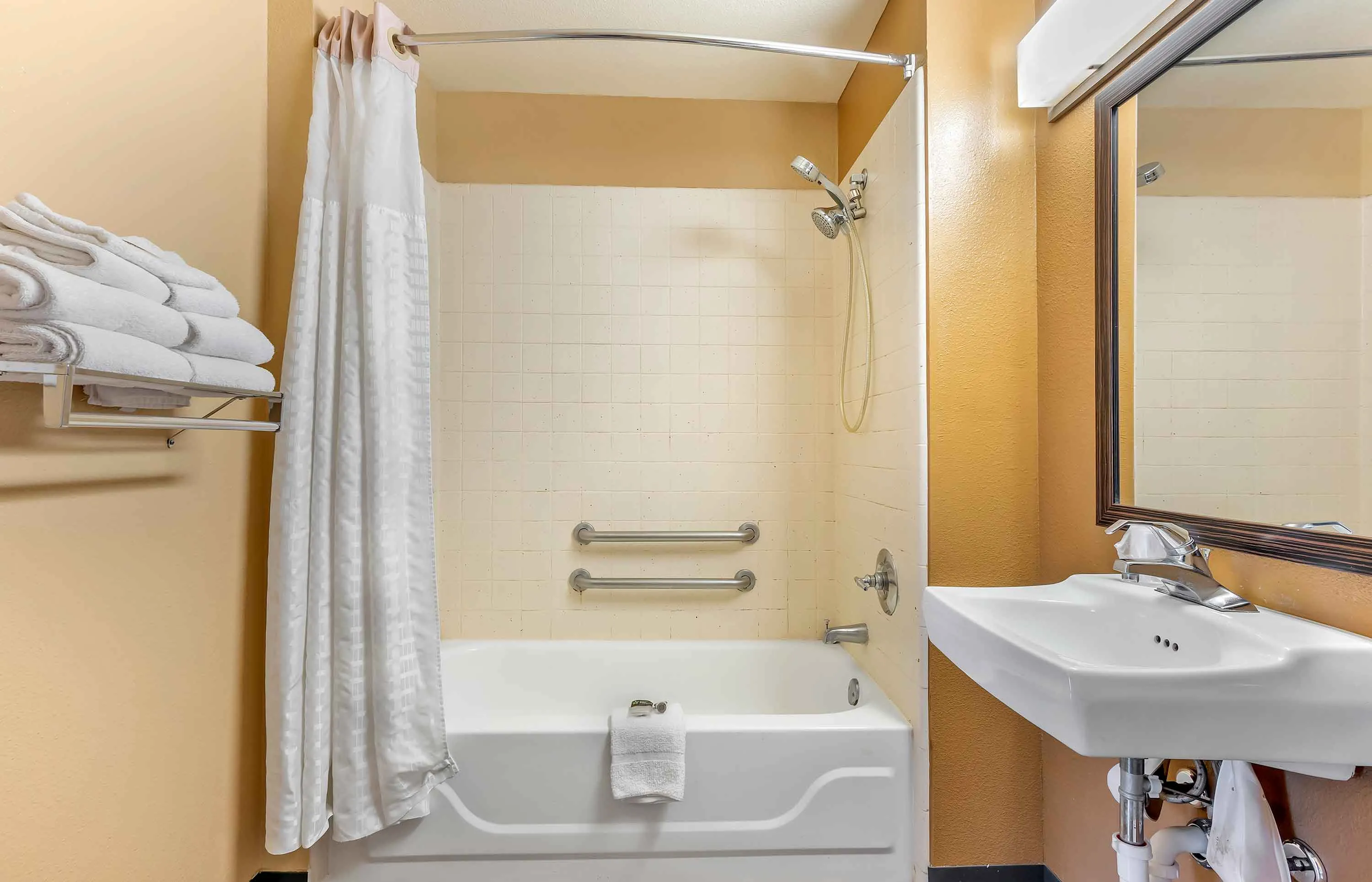 Superior Suite - 1 Full Bed